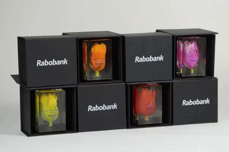 Eternal Beauty in Bloom: SAU’s Dutch Acrylic Casted Tulips Transform Corporate Gifting